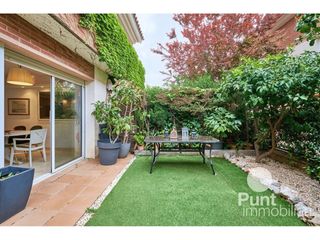 Semi detached house in Premià de Dalt. Casa en venta en premià de dalt con jardín