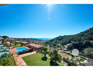 Doppelhaus in Premià de Dalt. Exclusiva casa en premià de dalt con vistas al mediterráneo