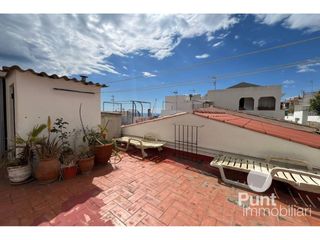 Reihenhaus in Premià de Dalt. Casa de pueblo con terrado privado y vistas despejadas