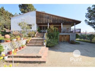 Chalet in Premià de Dalt. Finca agrícola con piscina privada