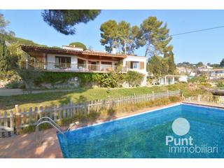 Xalet a Premi de Dalt. Finca agrcola con piscina privada