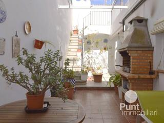 Maison à Centre-Nucli Antic. Casa de pueblo en venta