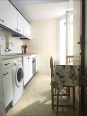 Rent Flat  Avenida barañain. Alquiler de gran piso 4 habitaciones, 2 baños y balcón en san ju