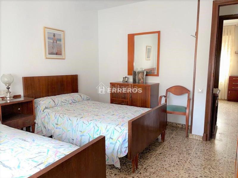 Foto d8fdd46d-fc11-4b85-a6bc-dcbaaac1ea4a. Casa adosada  en venta , 5 dormitorios. en Villamediana de Iregua