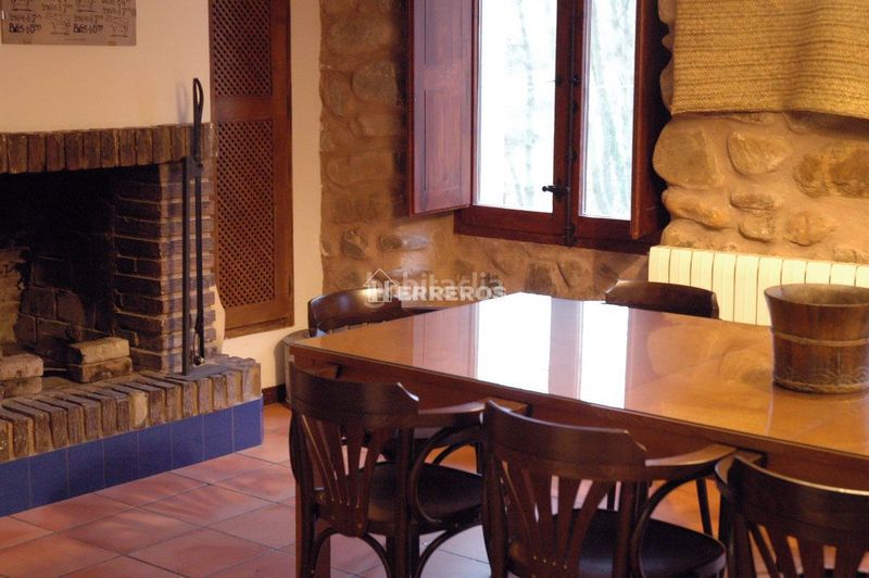 Foto 2b7fbbff-d741-49c0-aeed-caa02b108edc. Haus mit heizung in Ocón