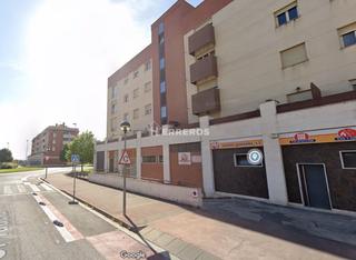 Aparcament cotxe  Tudela. Garaje en venta en los lirios.