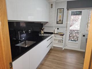 Flat  Calle padre claret. Piso en venta en avda. la paz, 3 dormitorios.