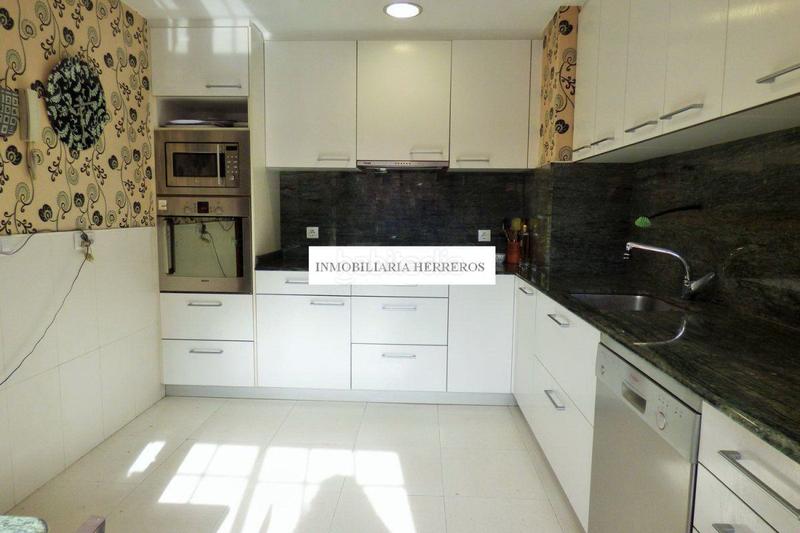 Foto 1bf99e85-b7b4-44f8-877a-07f3198ebff1. Reihenhaus mit heizung parking pool in Avenida Madrid Logroño