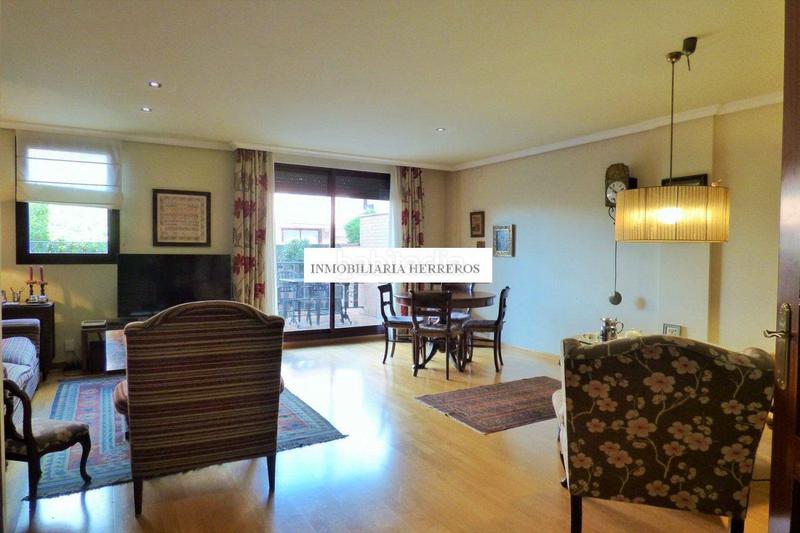 Foto 1d16ae2e-65a4-4b30-ac05-7c3440f6a4ab. Reihenhaus mit heizung parking pool in Avenida Madrid Logroño