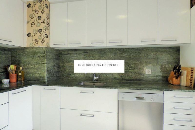 Foto 4477a397-71d7-461a-96ec-9d0de9adc1a8. Reihenhaus mit heizung parking pool in Avenida Madrid Logroño