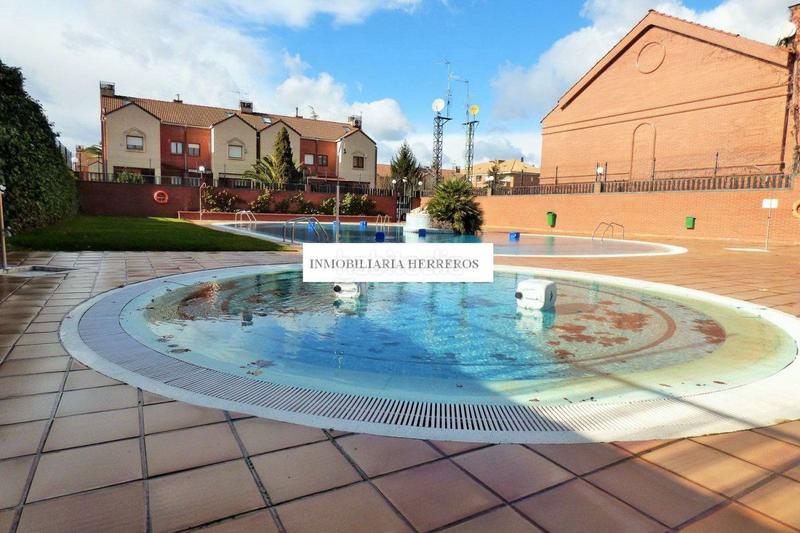 Foto 480d5bae-a0f4-41c2-8849-ccf6ce96bf9a. Reihenhaus mit heizung parking pool in Avenida Madrid Logroño