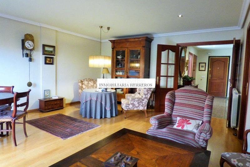 Foto 8eaf03ed-cf1c-48e3-ba6b-3a9443de1aba. Reihenhaus mit heizung parking pool in Avenida Madrid Logroño