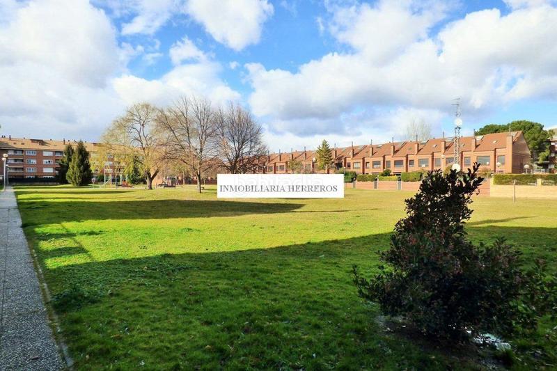 Foto bf3ab790-2f22-4c64-856f-8587a0e6c213. Reihenhaus mit heizung parking pool in Avenida Madrid Logroño