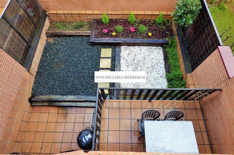 Foto e0055c95-72c6-4283-a6f8-b05afd32e066. Reihenhaus mit heizung parking pool in Avenida Madrid Logroño