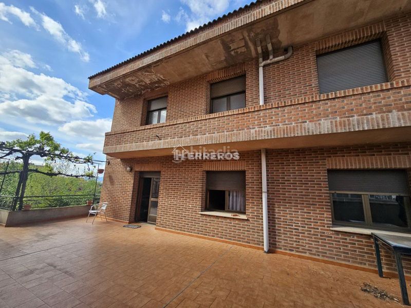 Foto 4d02488d-350d-4ccb-92d7-1f36ba8cb1f9. Casa a schiera con riscaldamento parcheggio in Villamediana de Iregua