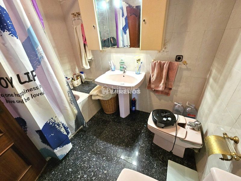 Foto fb804a30-7d8b-4948-9623-b65f03a87a05. Casa a schiera con riscaldamento parcheggio in Villamediana de Iregua
