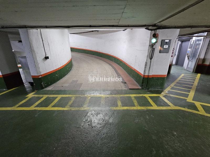 Foto 2f4357a5-6c71-4acc-aa20-1640667e67d1. Car parking in Gran Via 14 in Gran Via Logroño