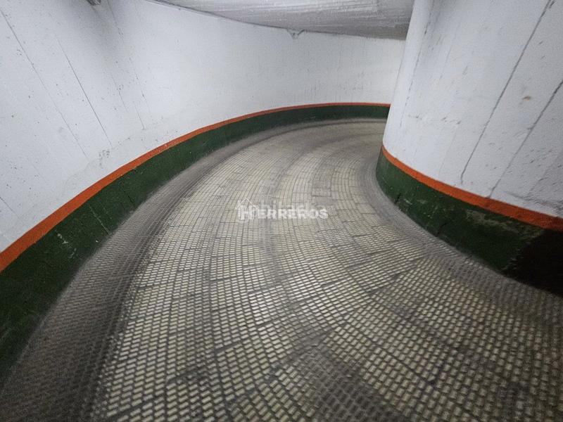 Foto babb1855-8ba5-42c2-9e7a-0fc6f37fd63f. Car parking in Gran Via 14 in Gran Via Logroño