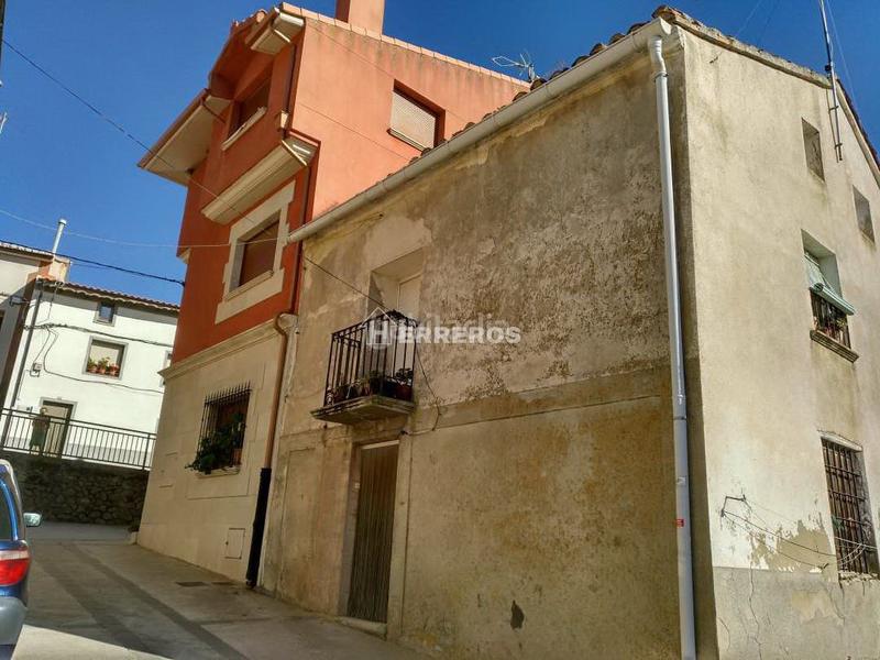 Foto ed234abd-6516-4f30-b8d8-408f44b21b12. Casa adosada  en venta en los molinos de ocon, 4 dormitorios. en Ocón