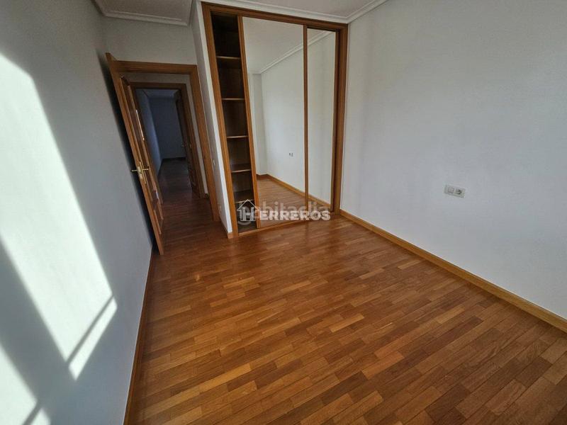 Foto 1a80f96a-014c-4f6f-a010-bbf64dcc2b19. Piso  en venta en Los Lirios, 3 dormitorios. en Logroño