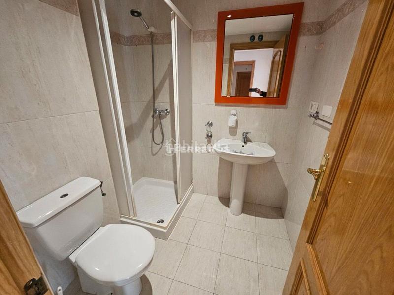 Foto 2db85c90-26b3-47ff-9413-22fdd58b3417. Piso  en venta en Los Lirios, 3 dormitorios. en Logroño