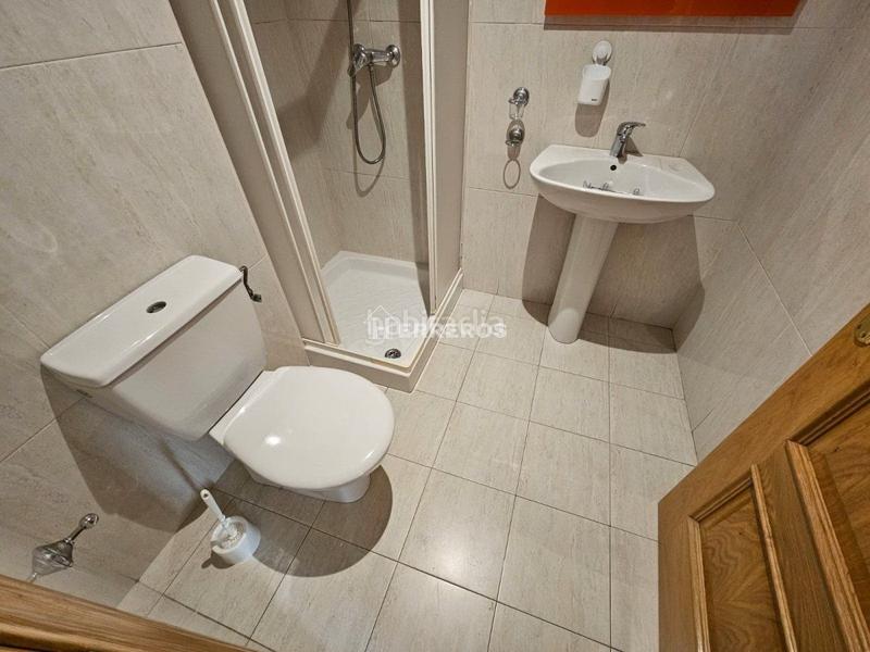 Foto 3a333157-326e-4c9d-ba67-e2bf1d8d3907. Piso  en venta en Los Lirios, 3 dormitorios. en Logroño