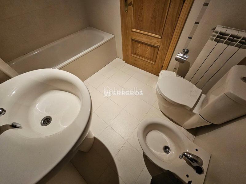 Foto 57037911-bd8b-4c79-ae73-0ed4c5d93337. Piso  en venta en Los Lirios, 3 dormitorios. en Logroño