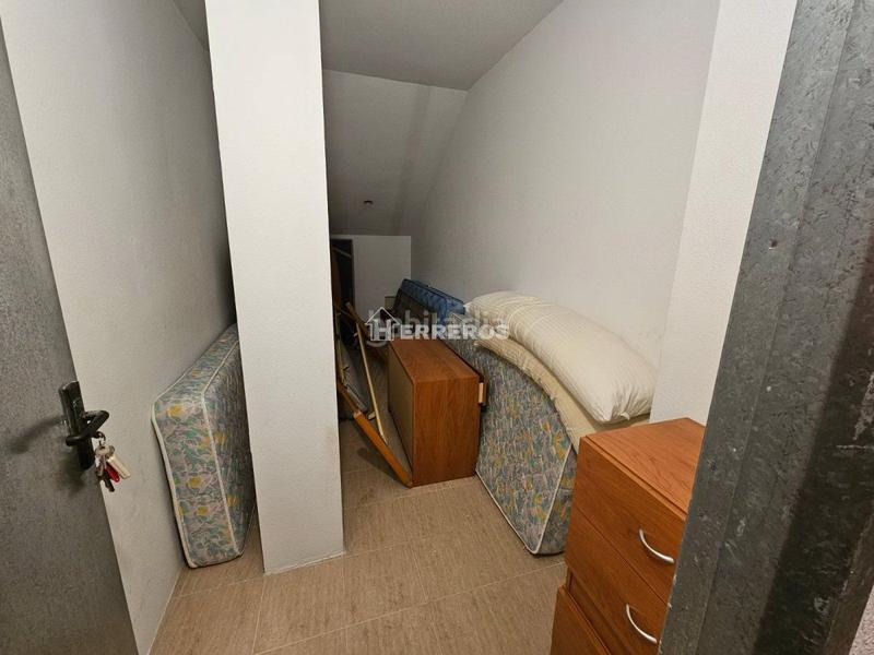 Foto 9c09e688-df92-4a44-a5d8-72ad0232770f. Piso  en venta en Los Lirios, 3 dormitorios. en Logroño