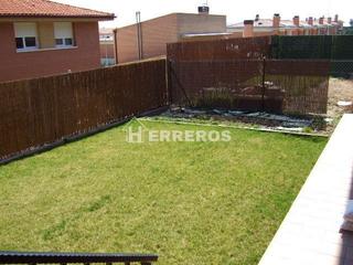 Maison jumelée à Oyón / Oion. Adosado en venta en oyon  oion, 4 dormitorios.
