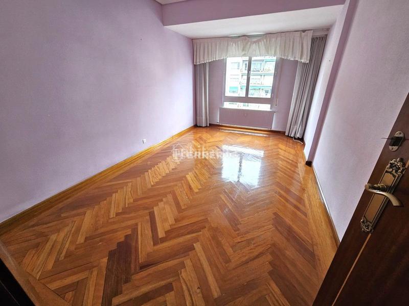Foto 65a21492-9330-4e61-b3d9-02ba9308ff4b. Piso  en venta en gran vía, 3 dormitorios. en Logroño