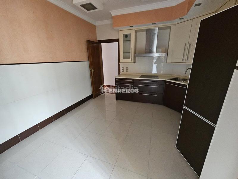 Foto 6ace0df9-d17a-4ffd-8ba8-83abe419592a. Piso  en venta en gran vía, 3 dormitorios. en Logroño