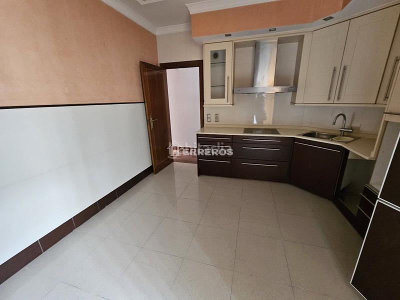 Foto 9cf48bb4-7687-4497-aa4c-25343f035031. Piso  en venta en gran vía, 3 dormitorios. en Logroño