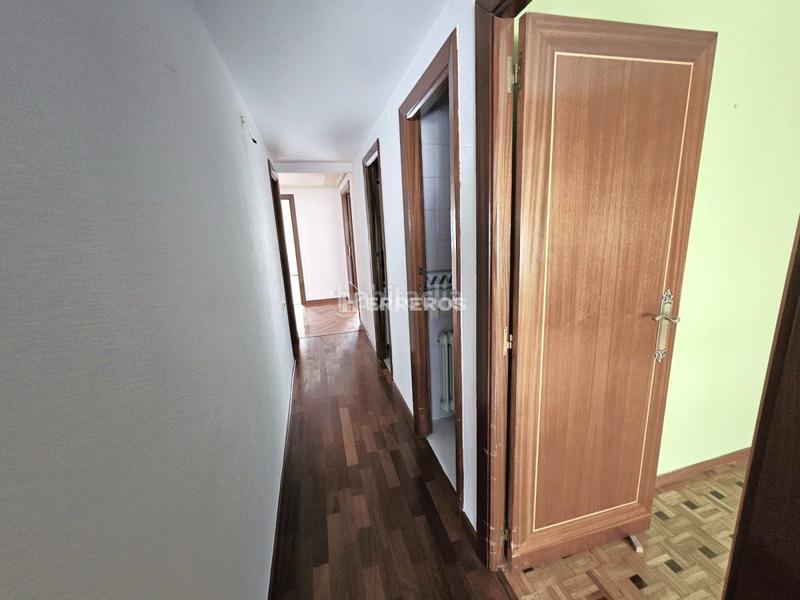 Foto d6244311-bf1b-4c96-acb1-359e16ba2608. Piso  en venta en gran vía, 3 dormitorios. en Logroño
