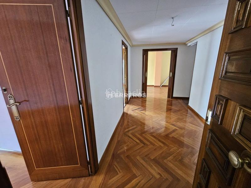 Foto fd97d751-994f-4242-9900-b7a7154d9fc2. Piso  en venta en gran vía, 3 dormitorios. en Logroño