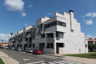 Dúplex  Fermin gurbindo. Duplex en venta en lardero, 3 dormitorios.