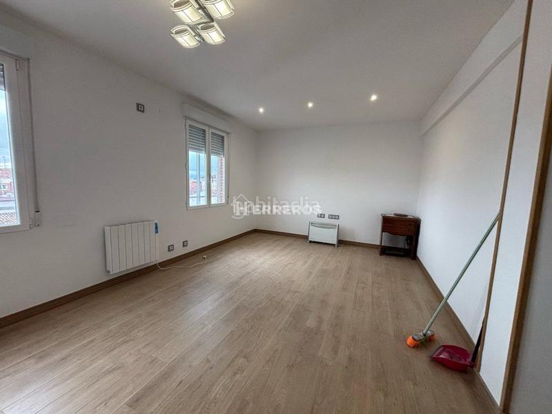 Foto 4676ba28-55c1-4988-bdb3-1478b98727f2. Apartament amb calefacció a Jesuitas Logroño