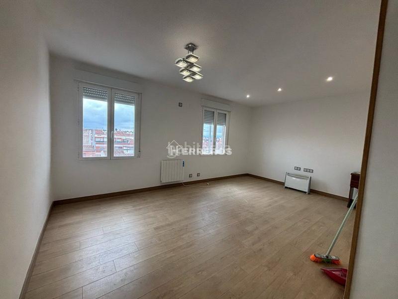 Foto da2b3c26-782f-4344-b0fb-ef249ec3151d. Apartament amb calefacció a Jesuitas Logroño