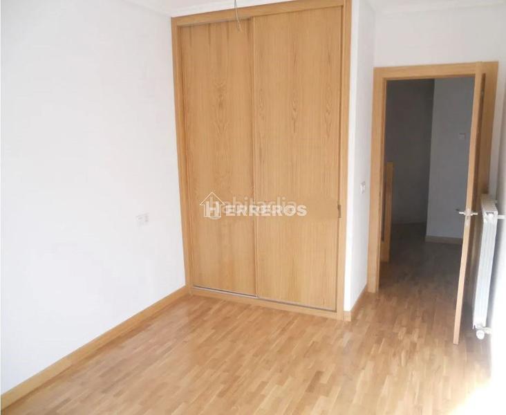 Foto 3c5875e3-30fc-43e9-8cf8-e3193c65a9a1. Casa adossada amb calefacció aparcament a Navarrete