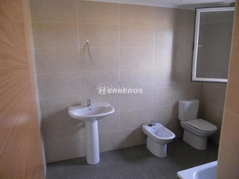 Foto fe99a0bb-8c8f-4e67-b6e4-02fb8f0f1b0f. Casa adossada amb calefacció aparcament a Navarrete