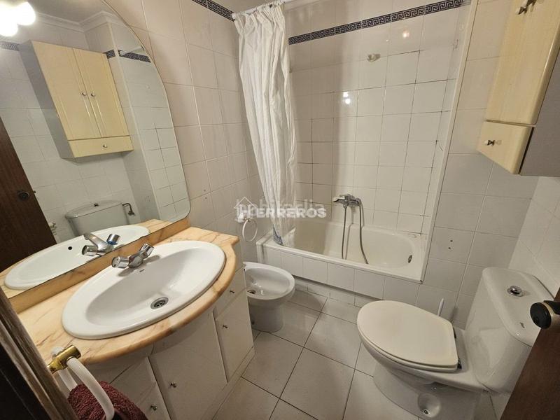 Foto 21ca0e7d-ecda-4d45-bfa0-c6a65ee44f9d. Apartament amb calefacció a Casco Antiguo Logroño