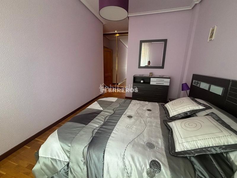 Foto 53e7350a-80ac-4840-8442-615d5c84948e. Reihenhaus mit heizung parking pool in Portillejo - Valdegastea Logroño