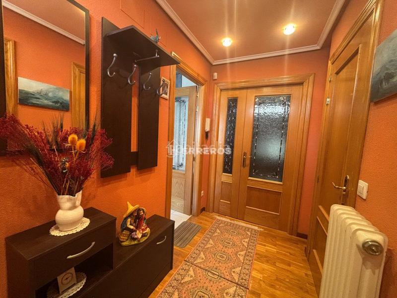 Foto 6e75ceb7-ec0e-4fd9-854b-7b160a61b524. Reihenhaus mit heizung parking pool in Portillejo - Valdegastea Logroño