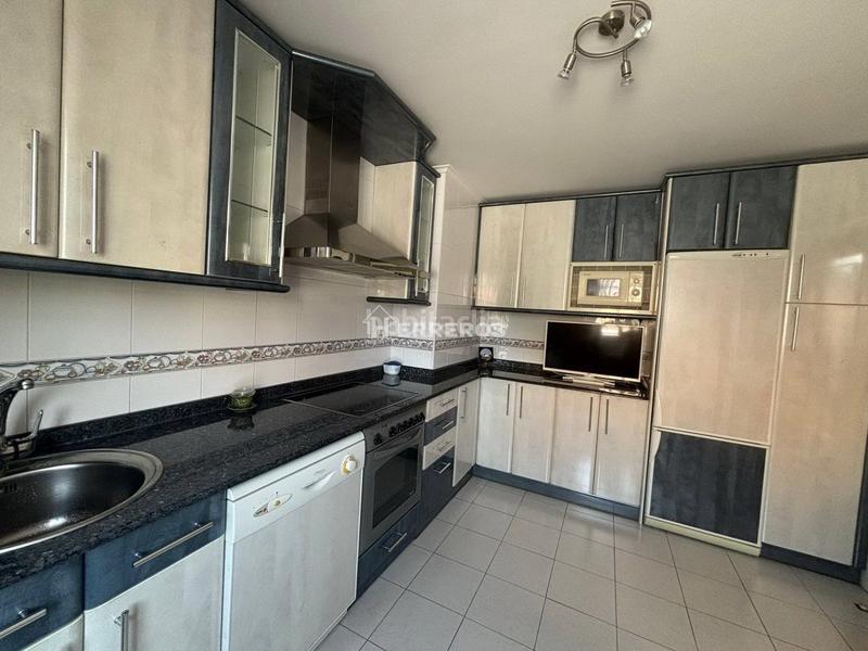 Foto bc7f4904-415e-4ece-948f-e4720a0f63b4. Reihenhaus mit heizung parking pool in Portillejo - Valdegastea Logroño