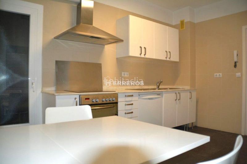 Foto 07b2d354-10cc-4ecd-b444-aa332032e943. Apartamento  en venta en centro, 2 dormitorios. en Logroño