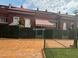 Casa adossada  Gustavo adolfo becquer. Adosado en venta en villamediana de iregua, 3 dormitorios.