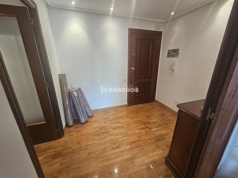 Foto a6de9375-4365-4501-8111-65fcac529541. Pis amb calefacció aparcament a Oeste Logroño