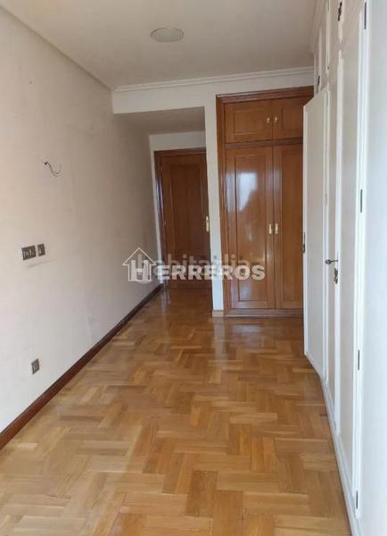 Foto e0bf9632-9430-4c59-9ce1-0b18fa6a35b6. Pis amb calefacció aparcament a San Adrián Logroño