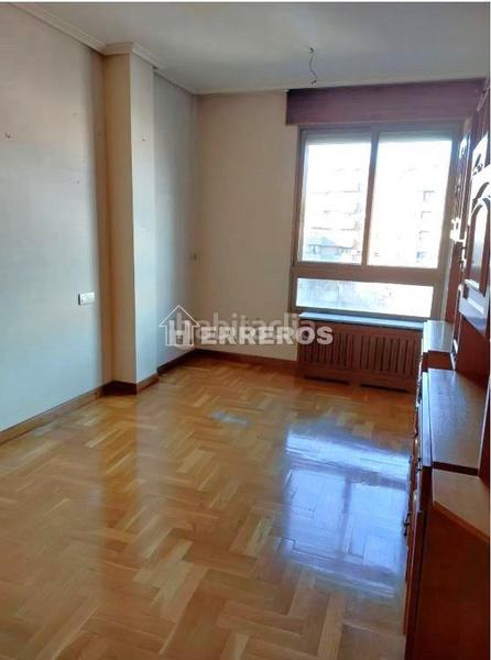 Foto fb0e46ae-b685-43c3-a9b5-12e64f4730e3. Pis amb calefacció aparcament a San Adrián Logroño