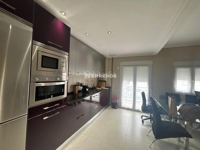 Foto 49c68fcd-34de-4725-86ea-943b536c182c. Flat with heating in Gran Via Logroño