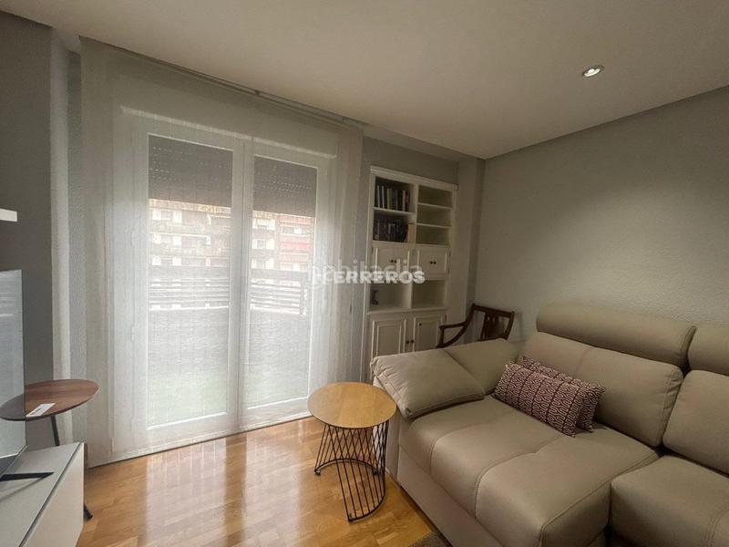 Foto 4b078bbc-94e4-4d41-bd3f-2edcd072d38e. Flat with heating in Gran Via Logroño